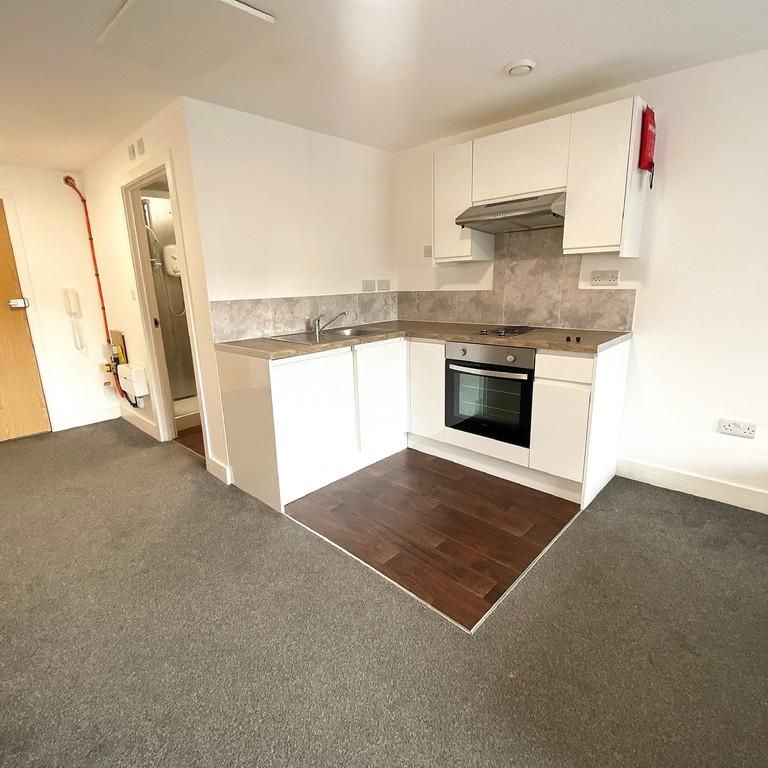 Studio to rent - Photo 1