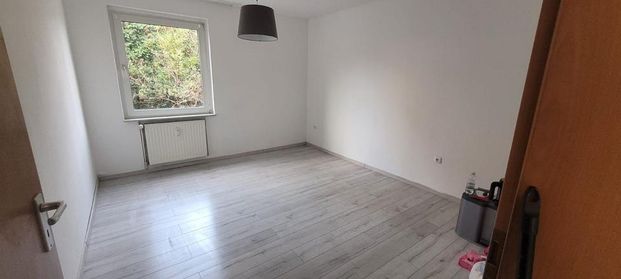 Frisch renovierte 2-Zimmer-Wohnung mit Balkon in 45359 - Photo 1