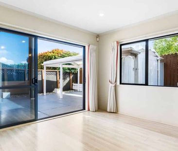 3 Bedroom Home in Botany Secondary College School Zone - Photo 1