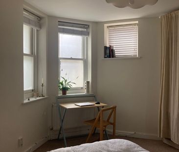 2 Bed Flat, Sandrock Road, SE13 - Photo 1