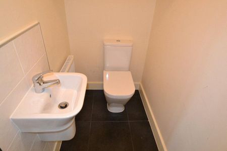 2 bedroom semi-detached house to rent - Photo 2