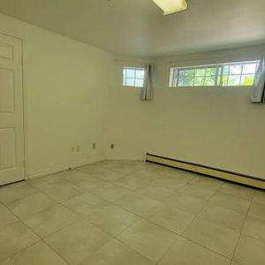 $2000 - 2 bedroom / 1 bath suite - Photo 2