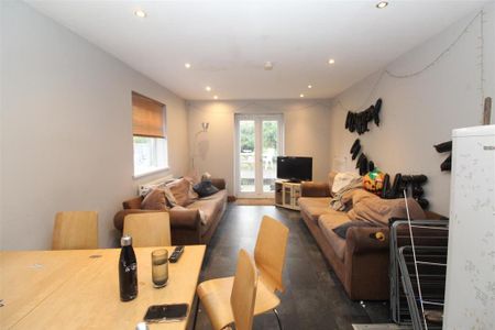 6 bedroom house to rent - Photo 2