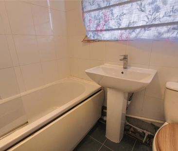 3 bedroom semi-detached house to rent - Photo 6