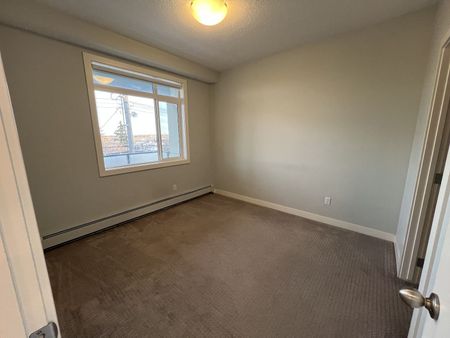 4004 Centre Street North, Calgary - Photo 4