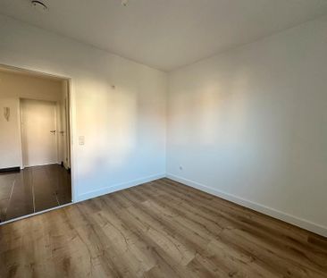 Helle, frisch renovierte 3-Zimmer-Wohnung mit Balkon - Photo 3