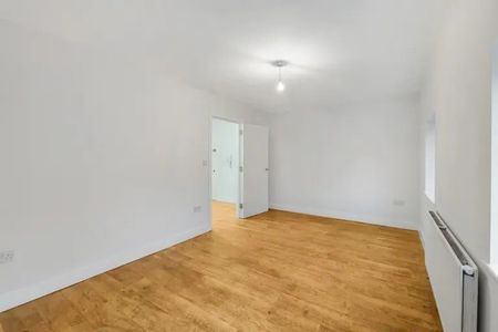 1 Bed Flat, Newham Way, E6 - Photo 2