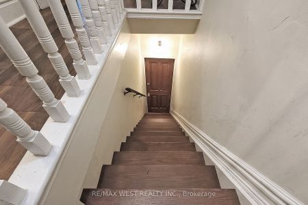 Townhouse For Lease | C8116512 - Photo 4