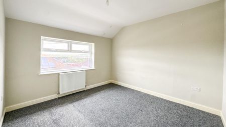 3 bedroom House To Let - Photo 3