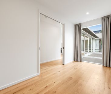 8 Kaikoura Avenue, Hawthorn East VIC 3123 - House For Rent | Domain - Photo 5