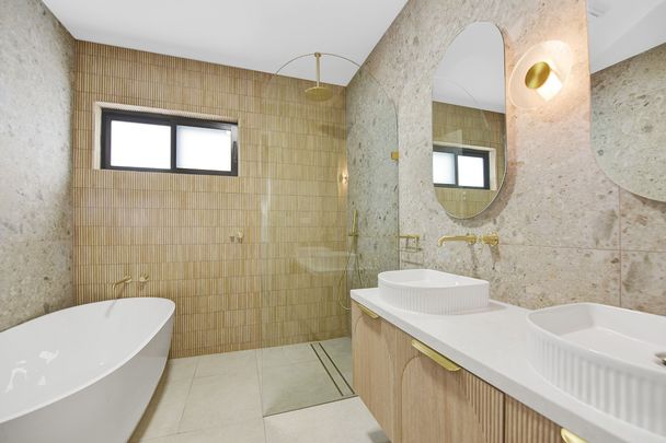 As New - Architecturally Designed 5-Bedroom Duplex with Pool & Luxury Finishes - Photo 1