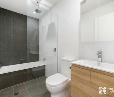 Boutique townhouse within a gated complex - Photo 6