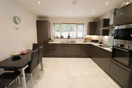 3 bedroom detached bungalow to rent - Photo 4