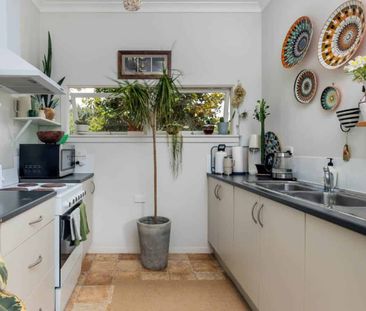 Cute Cottage Close To Town - Photo 3