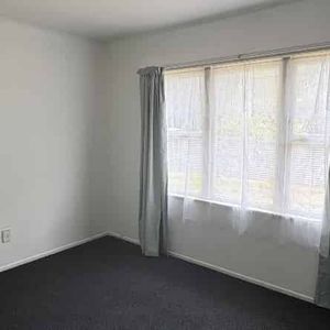 Spacious Three-Bedroom Family Home - Photo 2