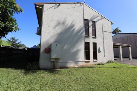 Townhouse - Airconditioned Bedrooms - Storage Room - Carport - Photo 4