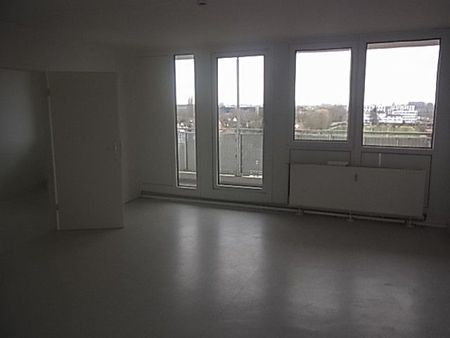 Teil-renovierte 3-Zimmer-Wohnung mit 87,97m² sofort verfügbar - Photo 3