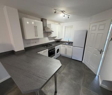 3 bedroom semi-detached house to rent - Photo 4