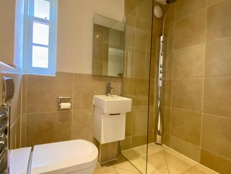 5 bedroom detached house to rent - Photo 4