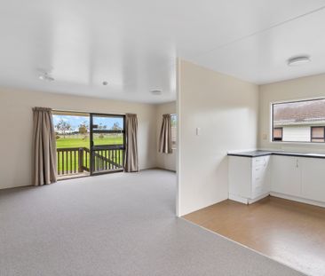 Tidy three bedroom home! - Photo 6