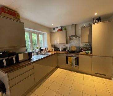 3 bedroom Semi-Detached House to let - Photo 4
