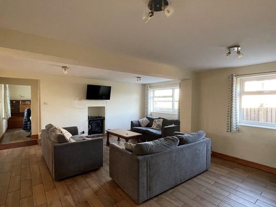 4 bedroom detached house to rent - Photo 1