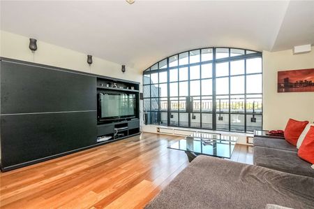 A stunning two bedroom Penthouse apartment located in this sought after riverside warehouse conversion. - Photo 2