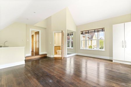 Gainsborough Place, Cobham, KT11 - Photo 2