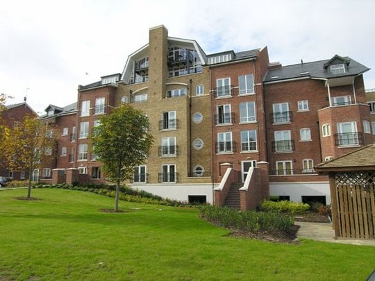 2 Bed Flat, Iliffe Close, RG1 - Photo 1
