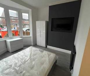 4 bedroom property to rent in Manchester - Photo 2