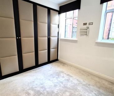 2 bed flat to rent in Royal Connaught Drive, Bushey, WD23 - Photo 2