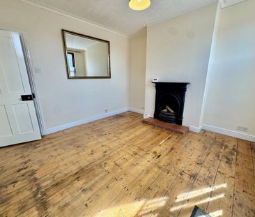 3 bedroom end of terrace house to rent - Photo 2