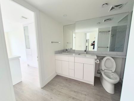 For Lease - 310 Red Maple Road Unit# 812, Richmond Hill, Ontario - Photo 3