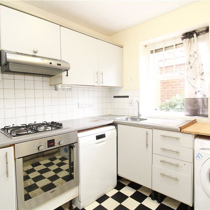 Manor Vale, Brentford, TW8 9JN - Photo 1