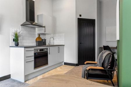 1 bedroom in a house share to rent - Photo 2