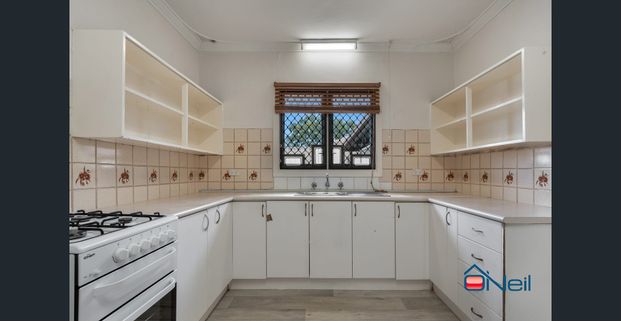 MADDINGTON - 3x1 - LARGE BLOCK & TIDY HOME - Photo 1