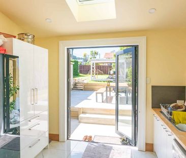 Fully Furnished, Power, Gas and Internet Included - Photo 1