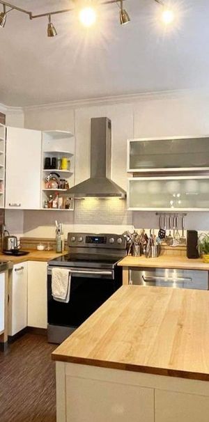 Superbe 5 1/2 de 1200 pi2 alliant cachet d’époque et confort dans HOMA - Photo 1