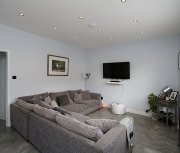 Gladstone Road, Surbiton, KT6 - Photo 1