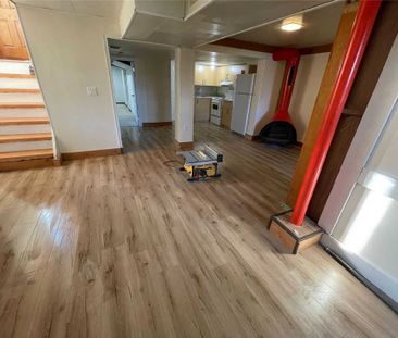 For Lease - 102 Billington Crescent, Toronto, Ontario - Photo 5