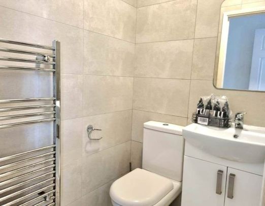 Studio Flat, Collinwood Gardens, IG5 - Photo 1