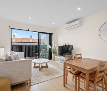 Fully Furnished, Ultra Modern, Immaculately Maintained Townhouse - Photo 2