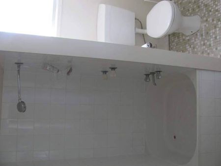 UGLY DUCKLING- but take a look inside - Photo 4