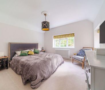 4 bedroom semi-detached house to rent - Photo 5