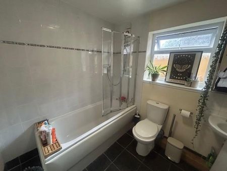 3 bedroom terraced house to rent - Photo 2