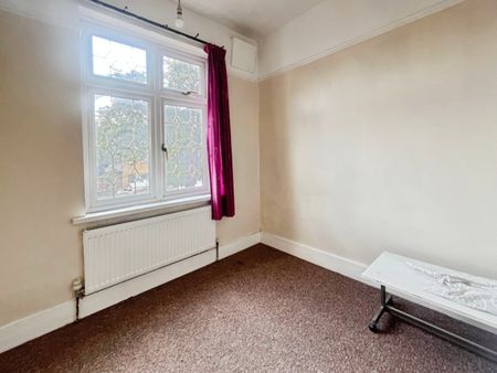 4 bedroom House To Let - Photo 5