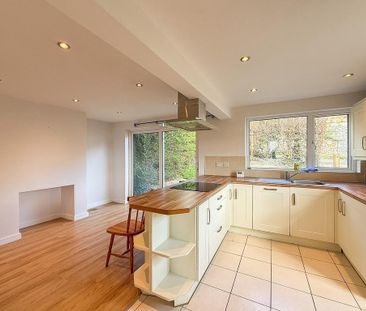 3 bedroom semi-detached house to rent - Photo 4