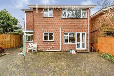 Cedar Close, Epsom, KT17 - Photo 2