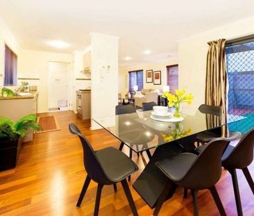 THREE BEDROOM TOWNHOUSE - Photo 3