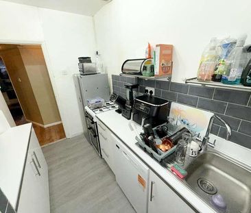 Broad Walk, Hockley, SS5 - Photo 2